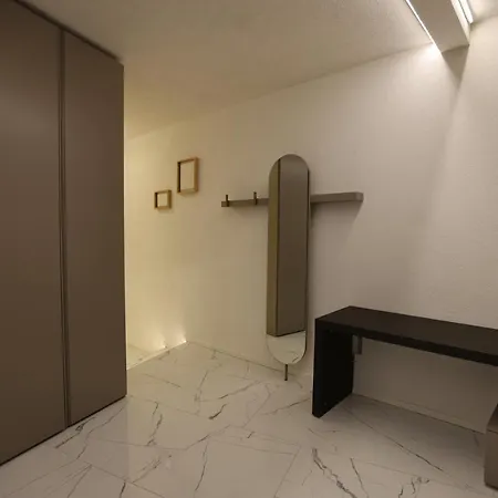 Taleda - Modern & Self Checkin In The Old Town Apartman *