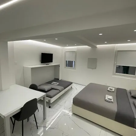 Taleda - Modern & Self Checkin In The Old Town Apartman